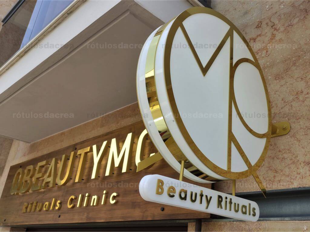 Banderola luminosa con letras doradas para clínica de belleza