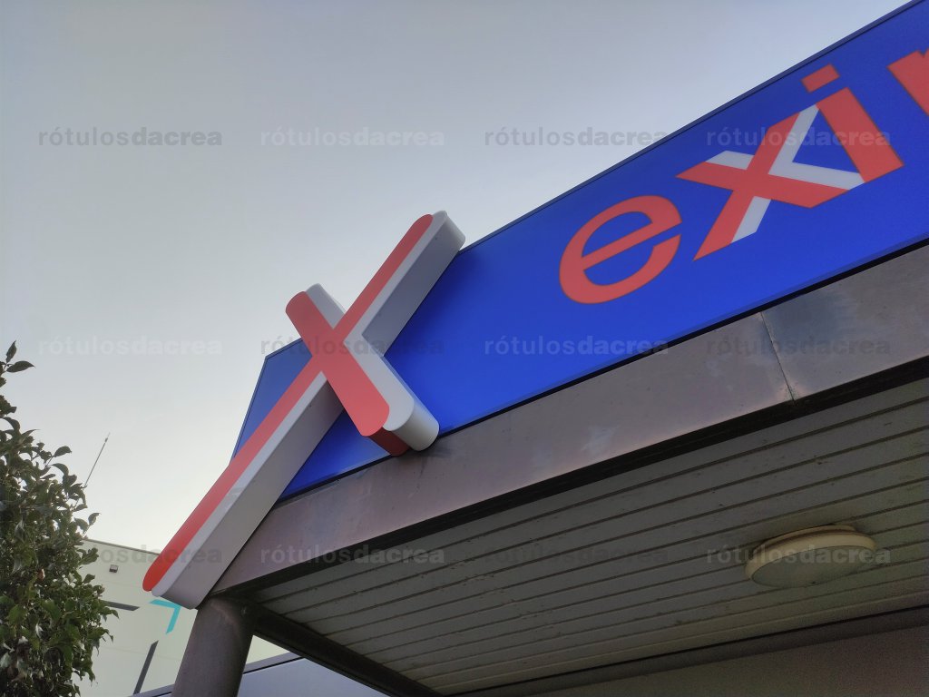 corporeo_luminoso_de_aluminio_con_forma_de_x