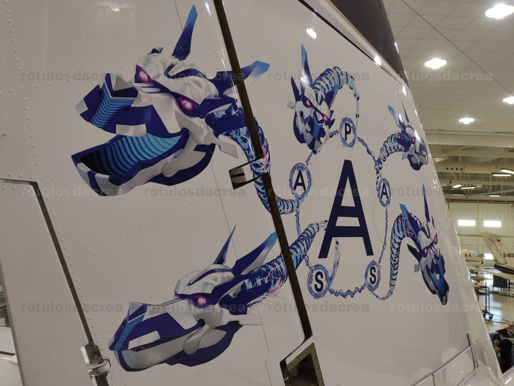 Vinilos con impresión digital sobre avión