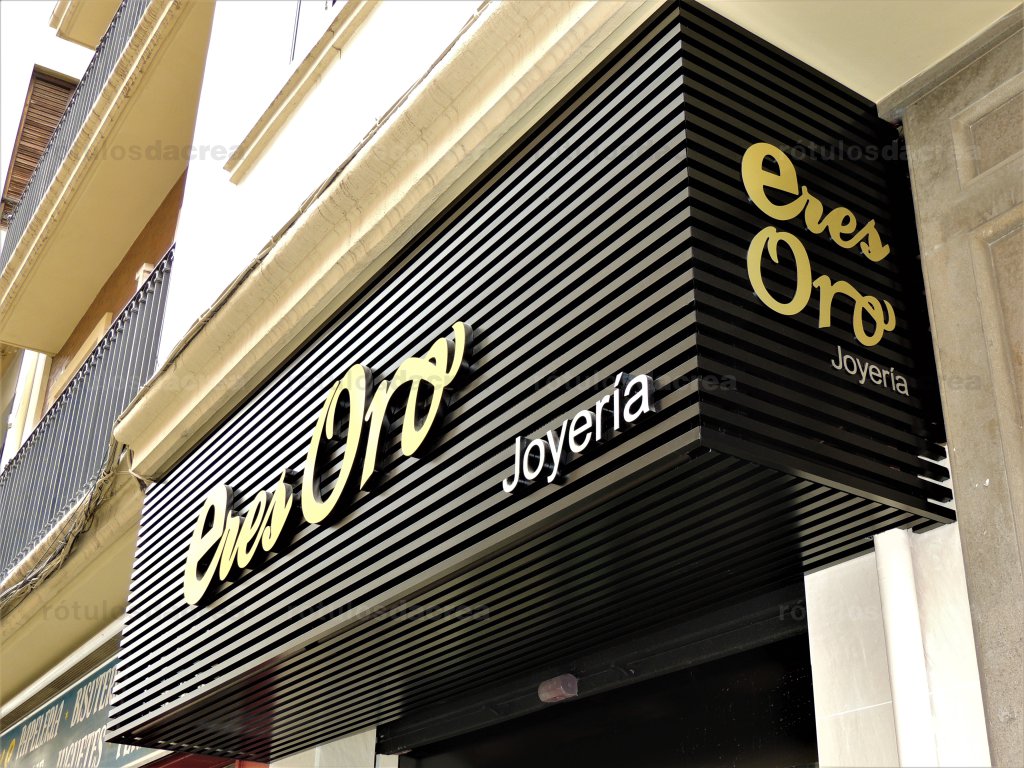 Letras corpóreas de PVC con frente de composite sobre marquesina de aluminio