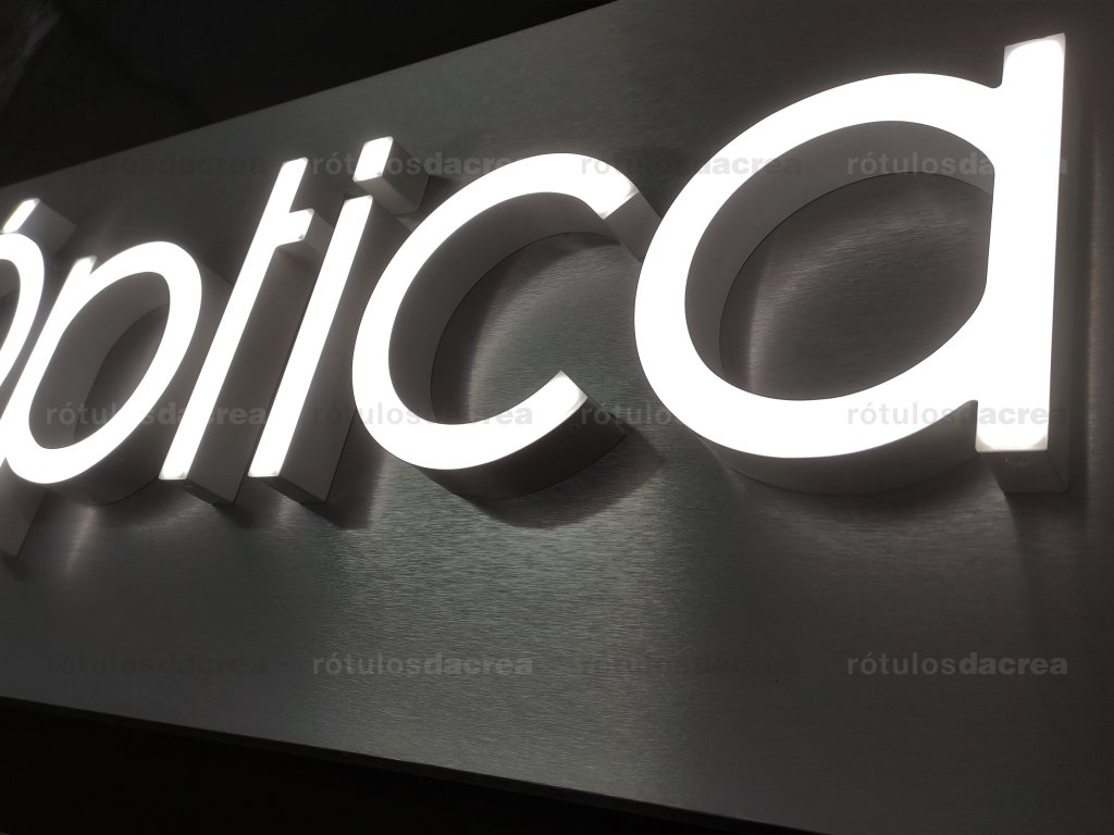 Letras corpóreas de PVC con iluminación para óptica