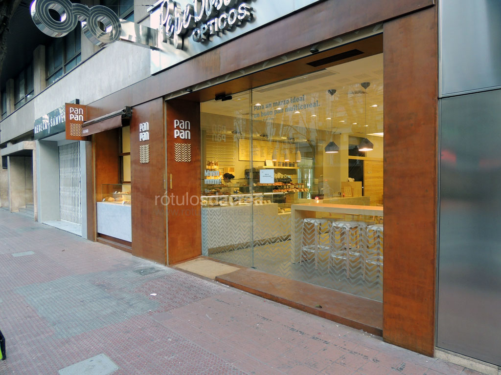 Revestimiento de aluminio efecto óxido para panadería