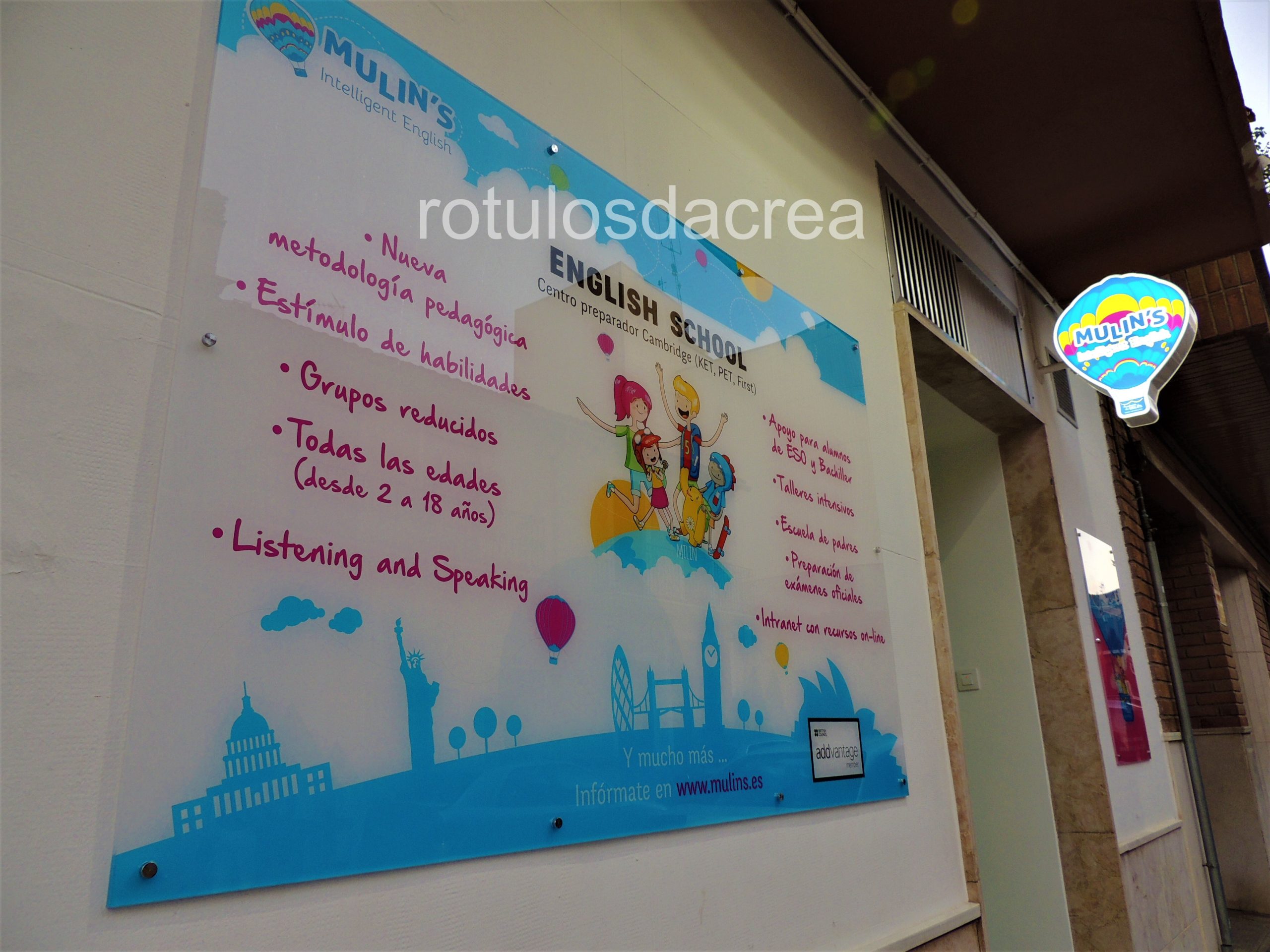 Placa exterior academia de inglés Mulin's en Valencia